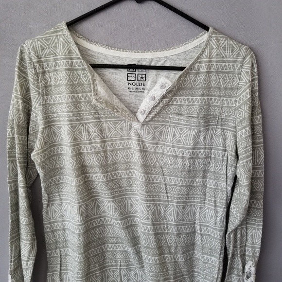 X NOLLIE JUNIORS V NECK CROCHET SLEEVE HEM BLOUSE - Picture 3 of 8